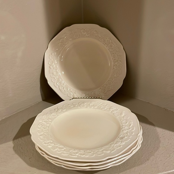 VTG- Crown Ducal Ivory Bundle of 5 Dinner Plates Bundle #1 - Picture 7 of 10